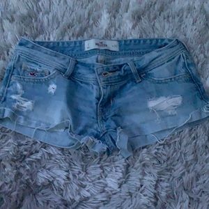 From hollister, size 1 and it’s a light blue